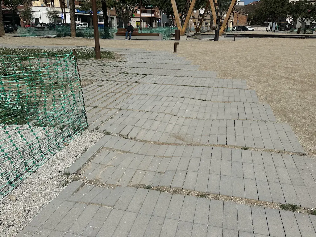 En este momento estás viendo El Parc del Pont de la Cadena: un parc nou… però no per a tothom
